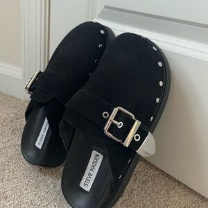 Steve Madden Women’s black suede platform clogs with silver buckle, 7.5